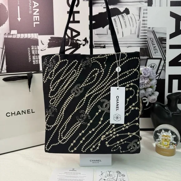 BNWT CHANEL printed Black and White Pearl Embellished Tote great for gifting - Picture 2 of 4